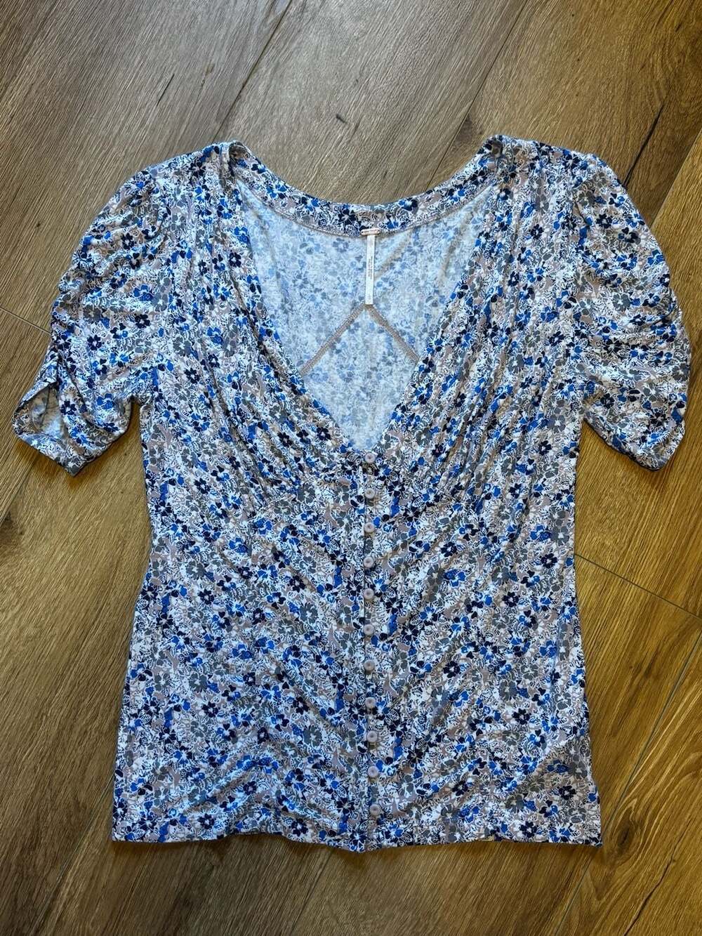 Free People Floral Button-Front Ruched Sleeve Top Size L - Picture 1 of 7